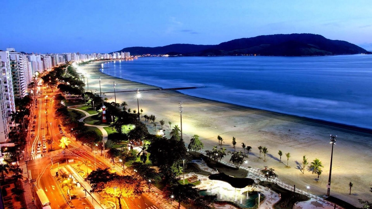 Santos Apartment | Comfortable apartment with balcony overlooking the sea