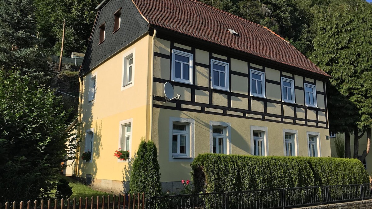 Postelwitz Apartment | comfortable apartment on the Elbe/Apartment "Falkenstein"