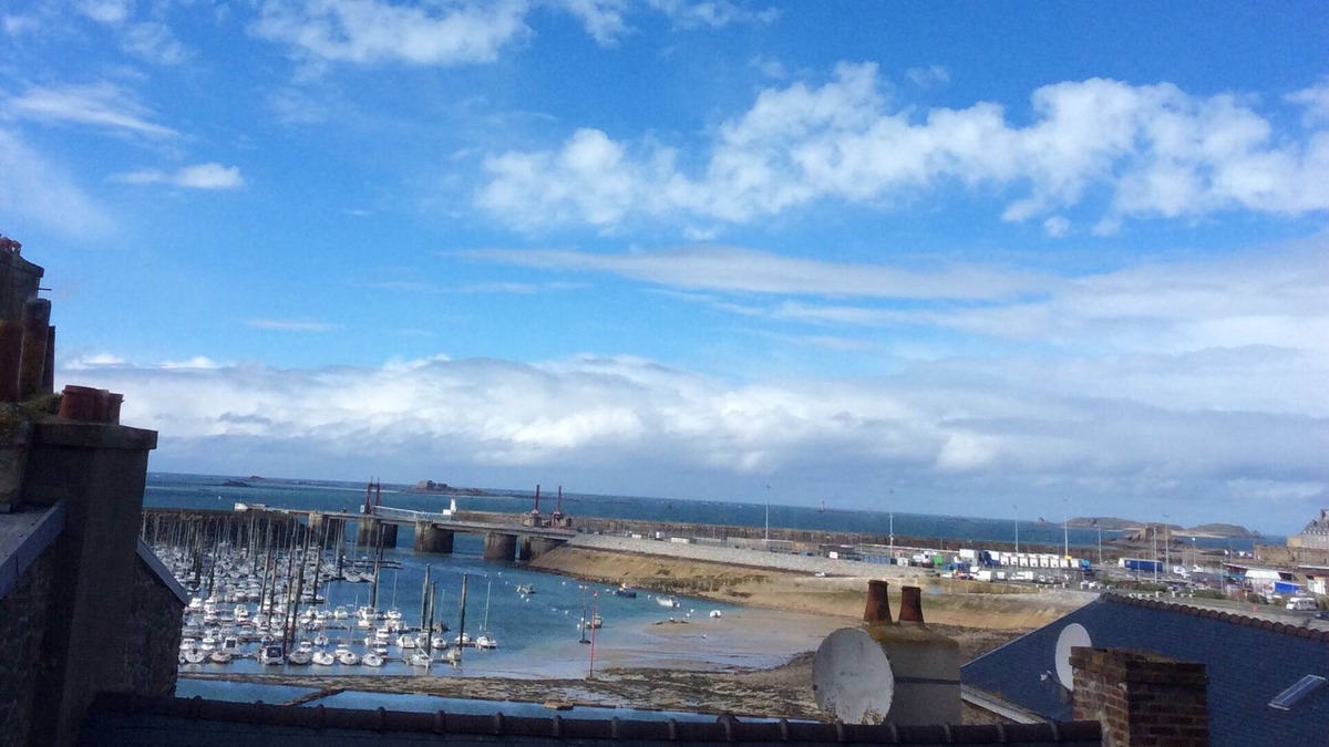 Saint-Servan Apartment | COMFORTABLE APARTMENT IN FRONT OF THE BEACH SEA VIEW AND ST MALO INTRA-MUROS