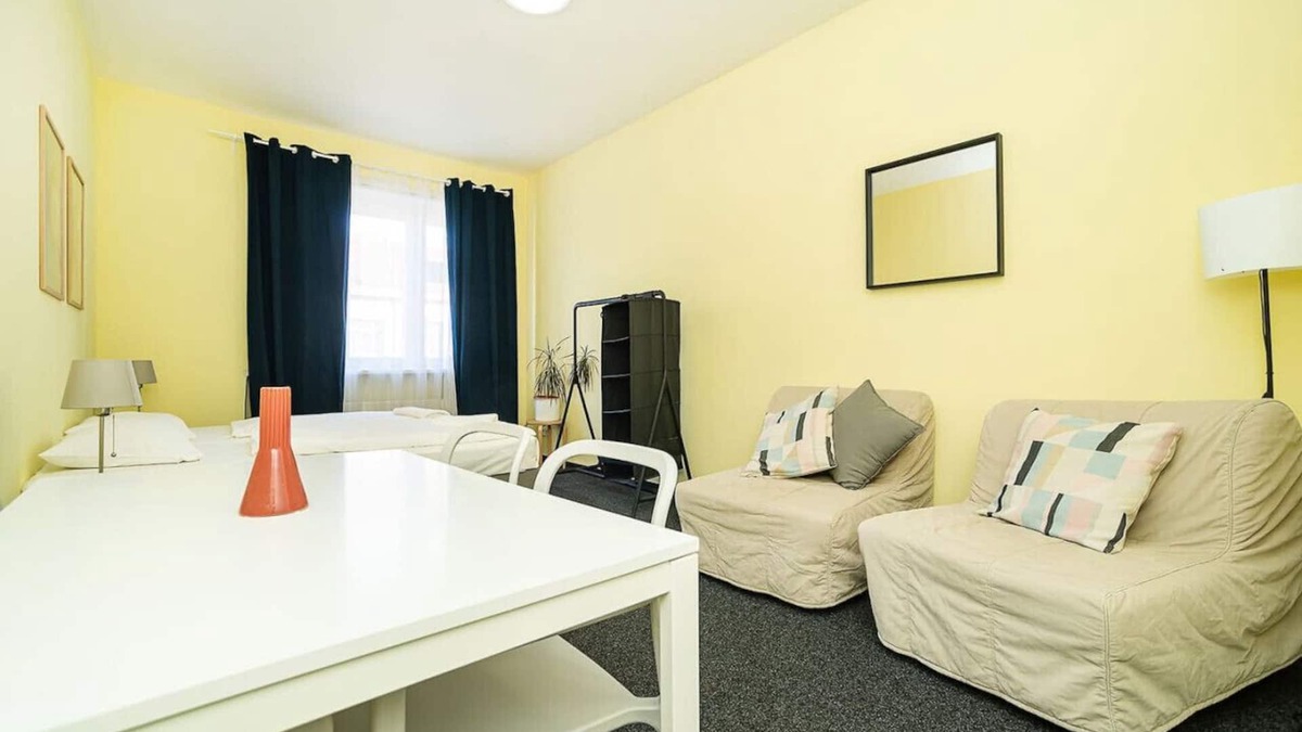 Zizkov Apartment | Comfortable apartment sleeps 8