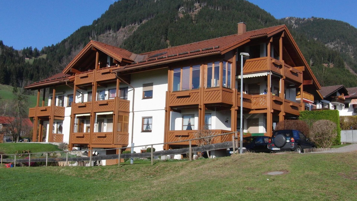 Burgberg Apartment | Comfortable apartment in quiet location with mountain view