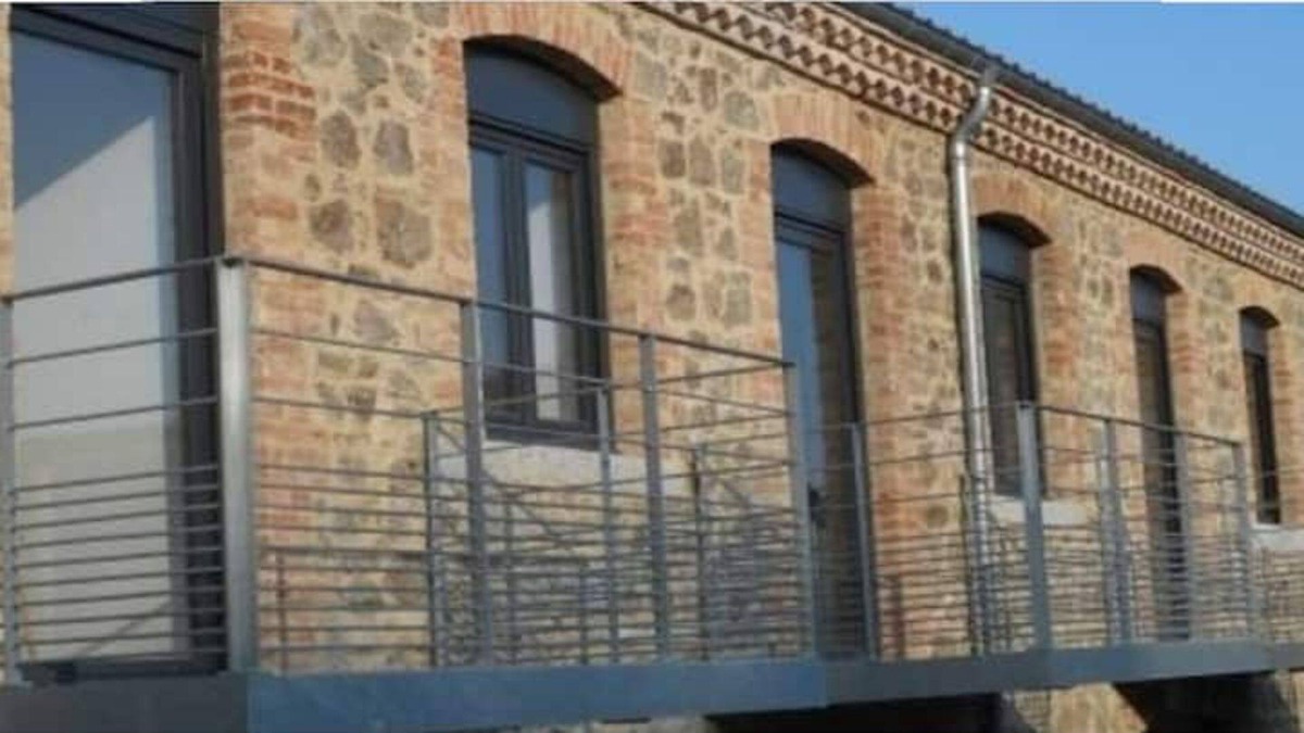 Pelussin Apartment | Comfortable apartment with mezzanine