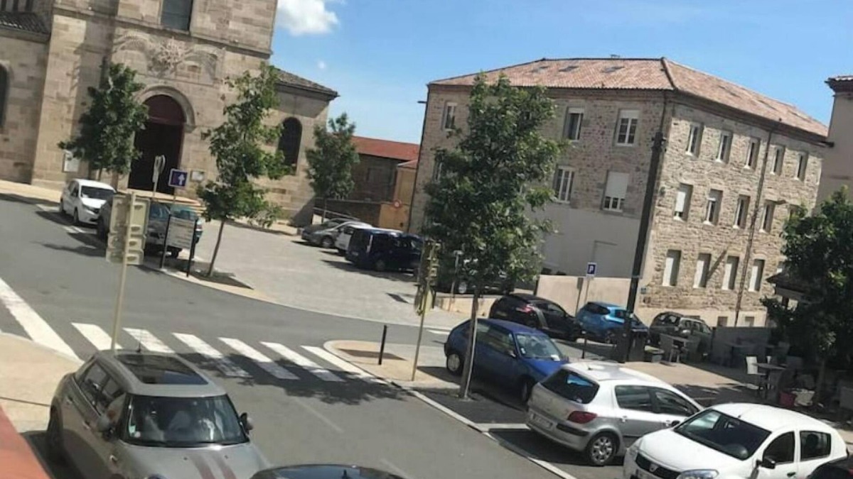 Pelussin Apartment | Comfortable apartment in the village center