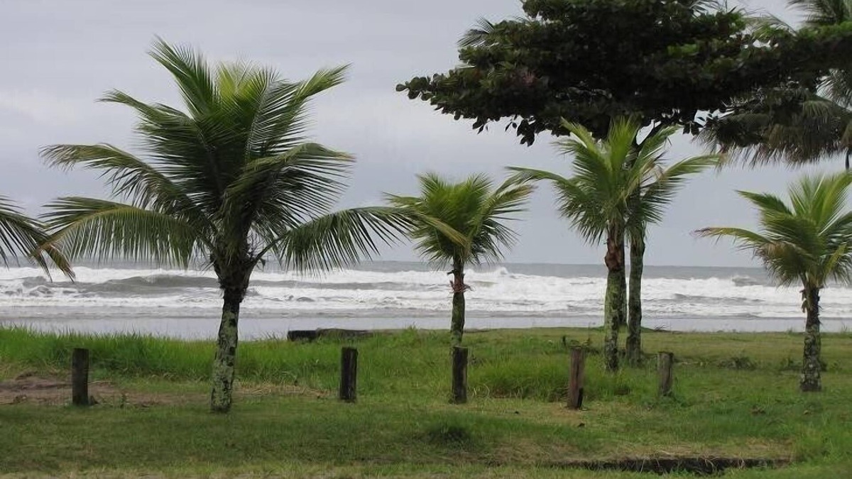 Bertioga Apartment | Comfortable Apartment in Maitinga 50 meters from the beach
