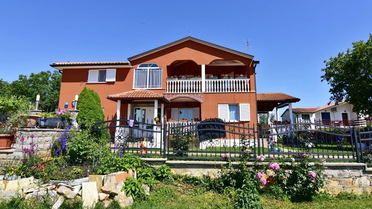 Valica Apartment | Comfortable apartment in Valizza-Umag, surrounded by greenery, air-conditioned, WiFi