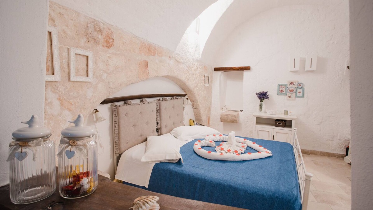 Centro Storico Apartment | Comfortable apartment near the sea in the center of Monopoli, Puglia FREE WI-FI