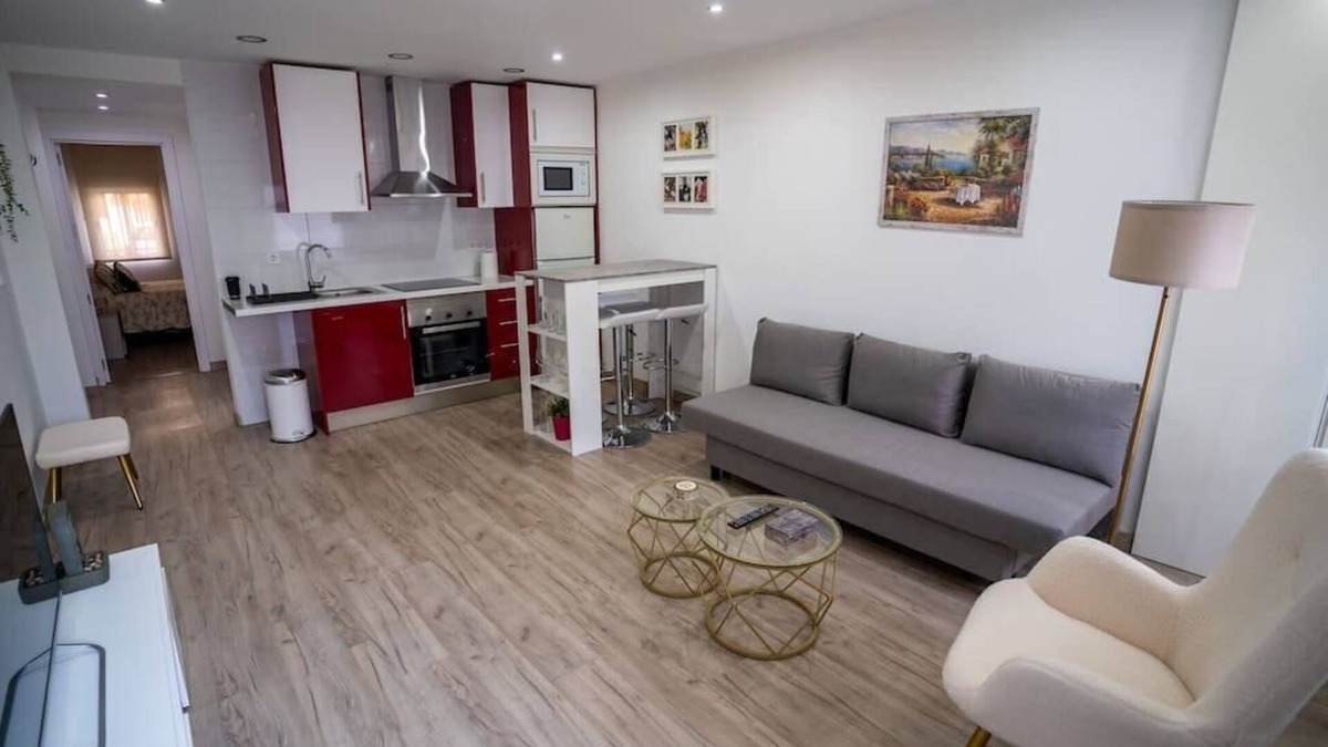 Barajas Apartment | Comfortable apartment near Airport by beBalmy