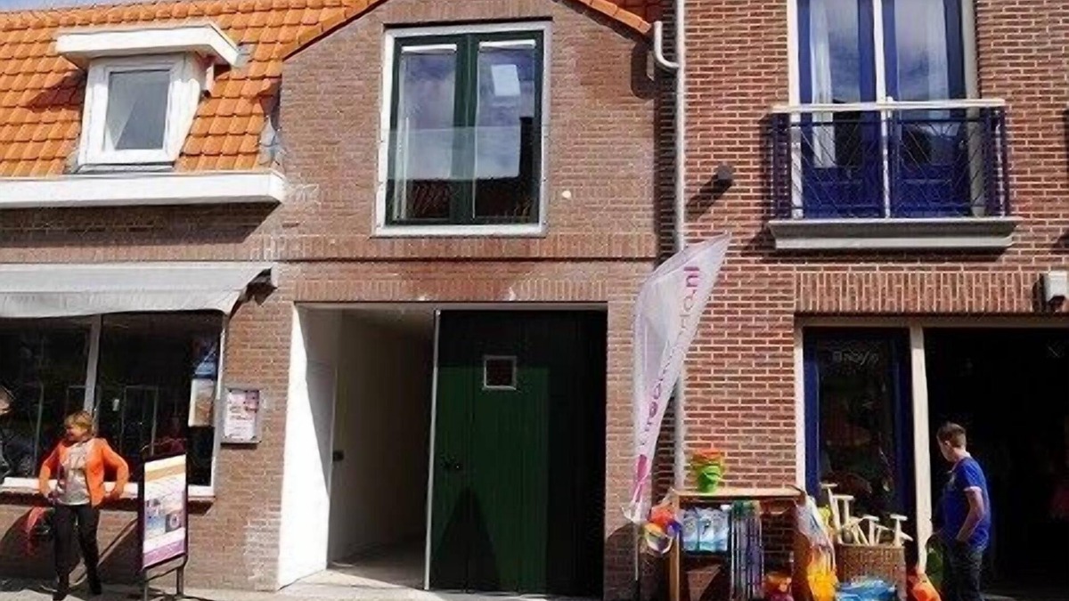 Domburg Apartment | Comfortable apartment with garage in the center of Domburg, 100 meters from the sea.