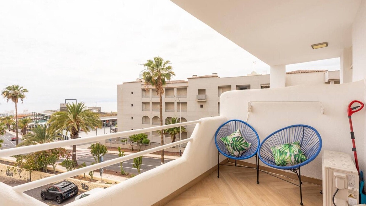 Playa Paraiso Apartment | Comfortable Apartment with Terrace and Pool in Playa Paraiso
