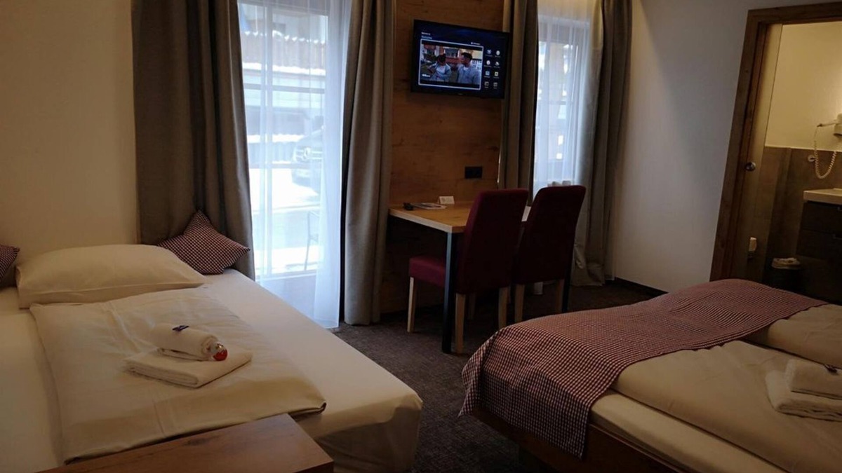 Aschau bei Kirchberg House | Comfortable double room with sofa bed - Hotel Aschauer Hof