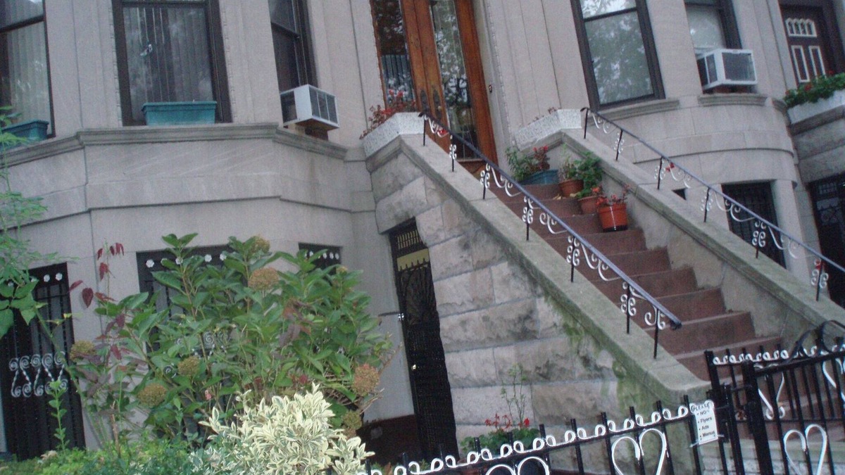 Crown Heights Apartment | Comfortable Brown Stone Apartment