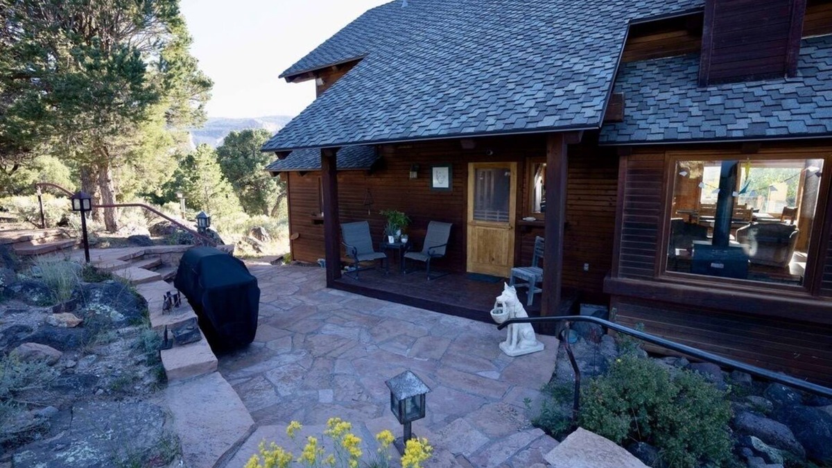 Torrey Cabin | Comfortable cabin and with all the comforts of home in an exquisite setting.
