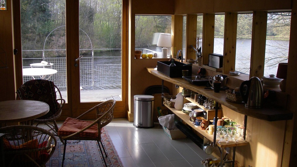 Villefavard Cabin | Comfortable cabin over a pond, private access, pontoon.