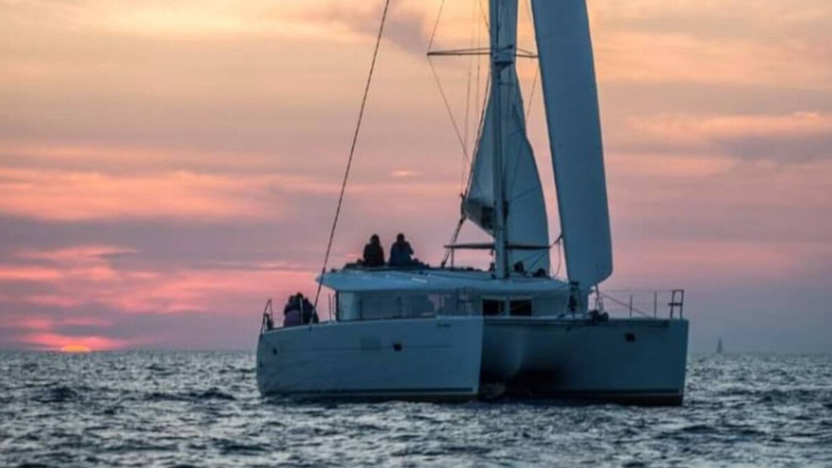 Toulon - Hyeres Boat Rental | Comfortable cabin rental