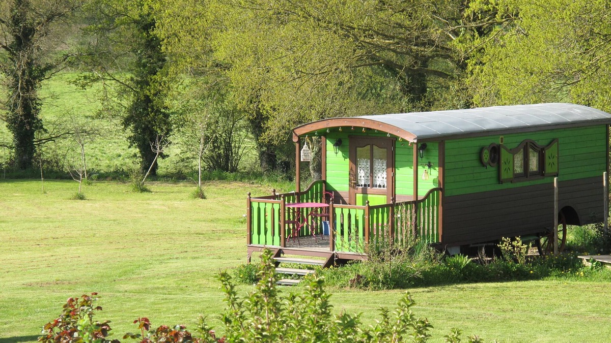 Talensac Cottage | Comfortable caravan at Ferme de Trénube between Rennes and Brocéliande