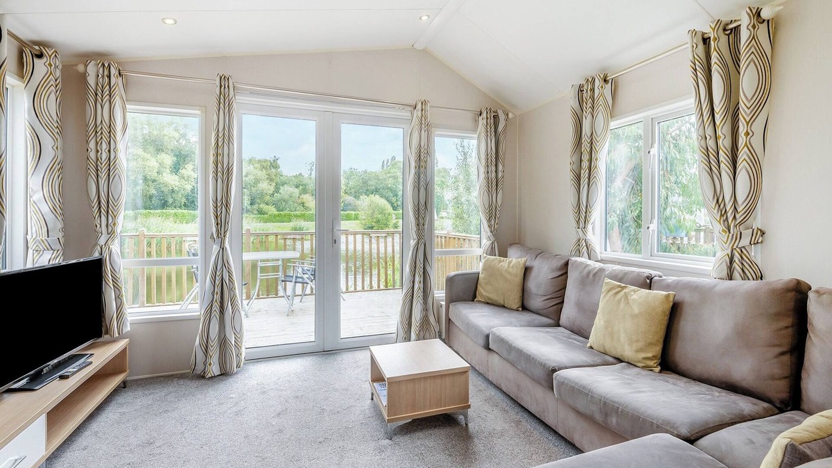 Ryther House | Comfortable caravan with one double with en suite shower room, and one twin.