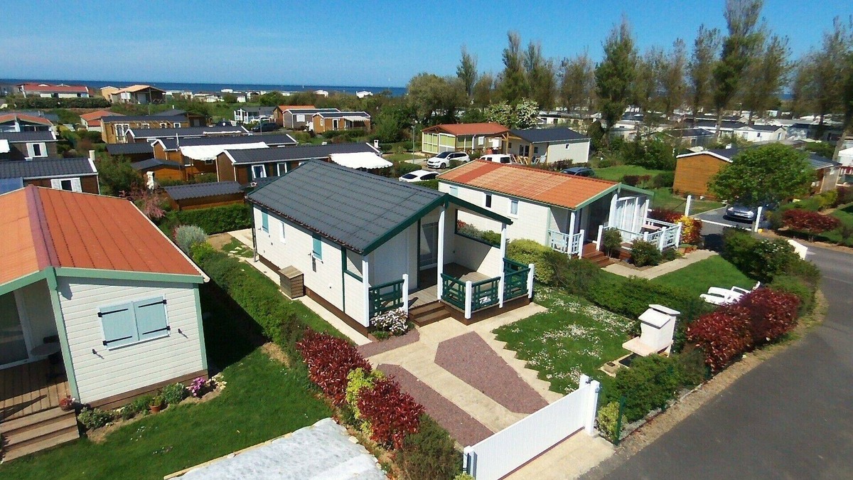 Grandcamp-Maisy Ski Chalet | Comfortable chalet facing south in residential park, landing beaches
