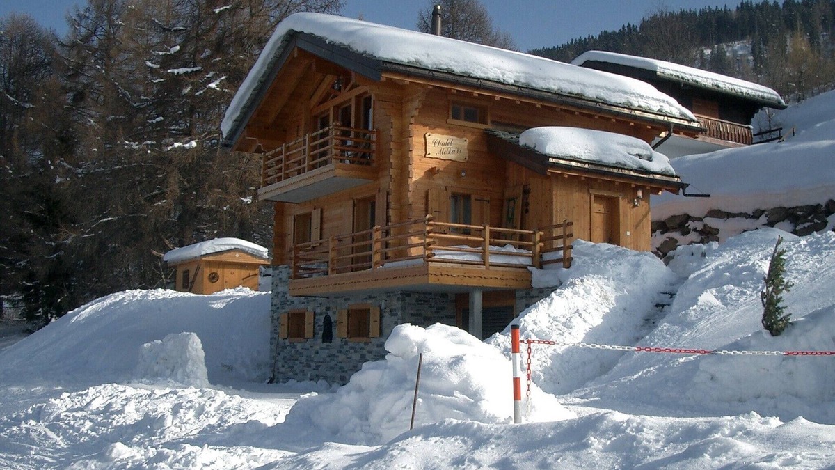 Saint-Pierre-de-Clages Ski Chalet | Comfortable chalet (Wallis),ski in - ski out, outdoor sauna, stunning view