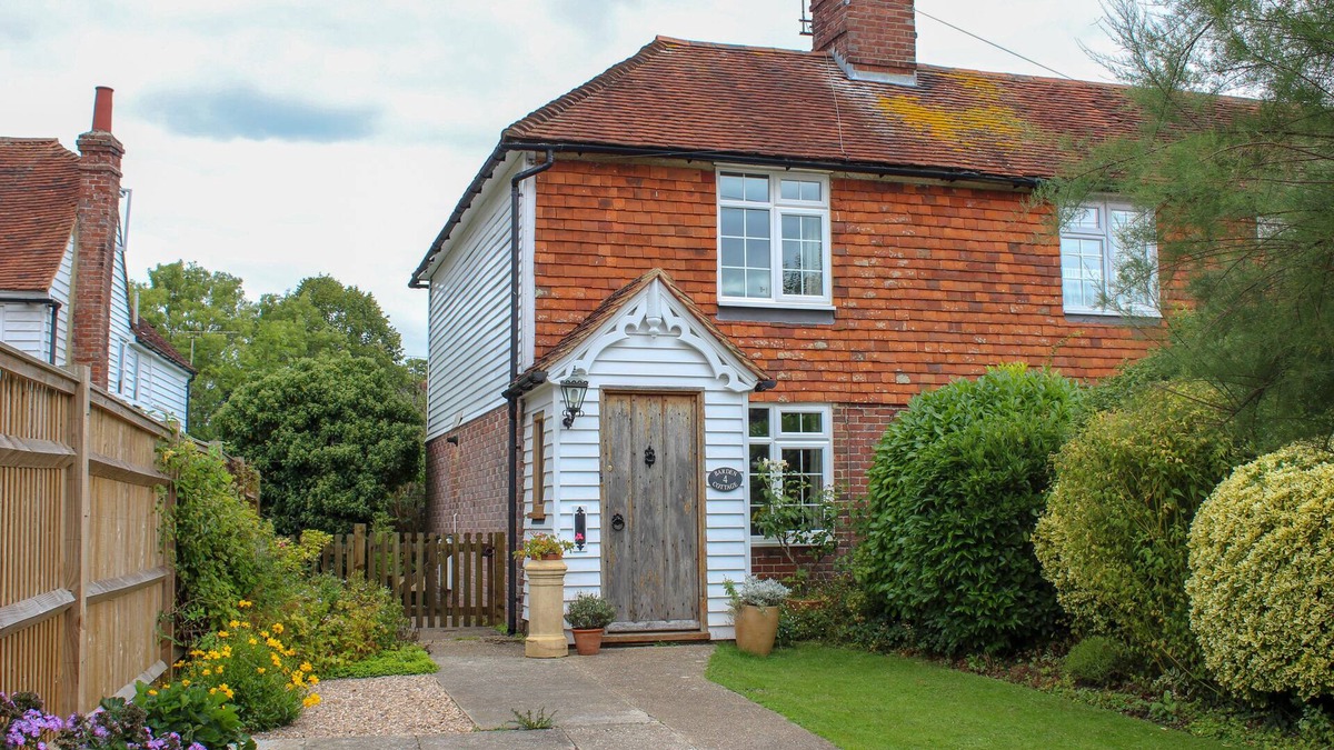 St Michaels House | Comfortable, characterful cottage for 3 in Tenterden, woodburner and parking