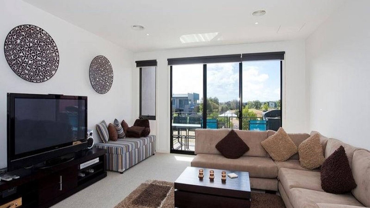 Torquay House | Comfortable, clean and modern in an ideal quiet location