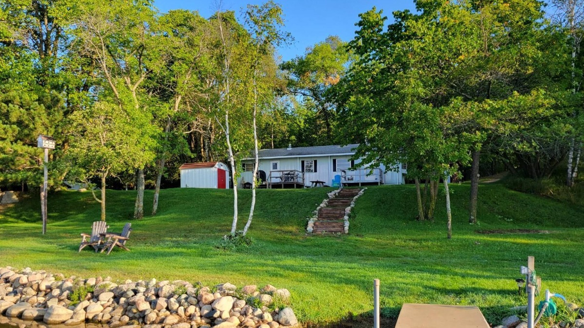 Nevis Cabin | Comfortable & clean cabin on beautiful 3rd Crow Wing Lake in Hubbard County MN.