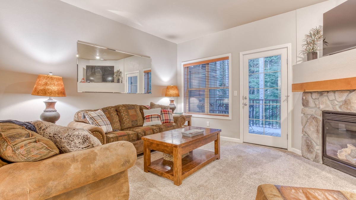 Government Camp Condo | Comfortable condo with fireplace, heated pool, hot tub, balcony & full kitchen