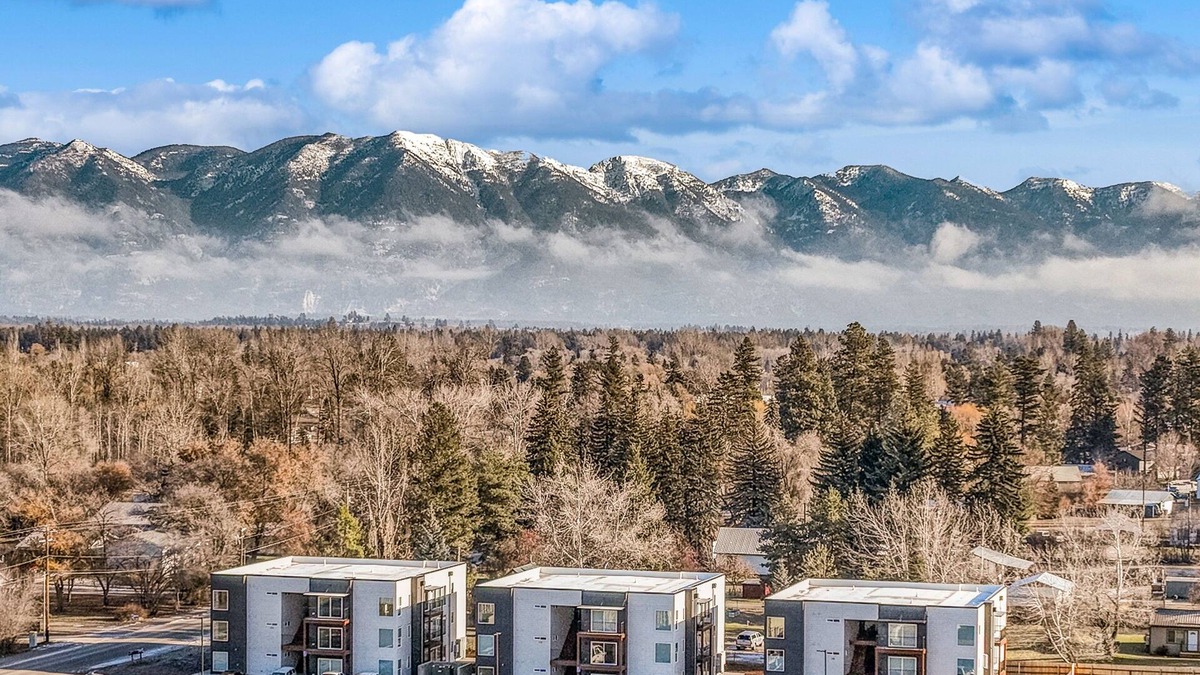 Evergreen Apartment | Comfortable condo with full kitchen - conveniently located