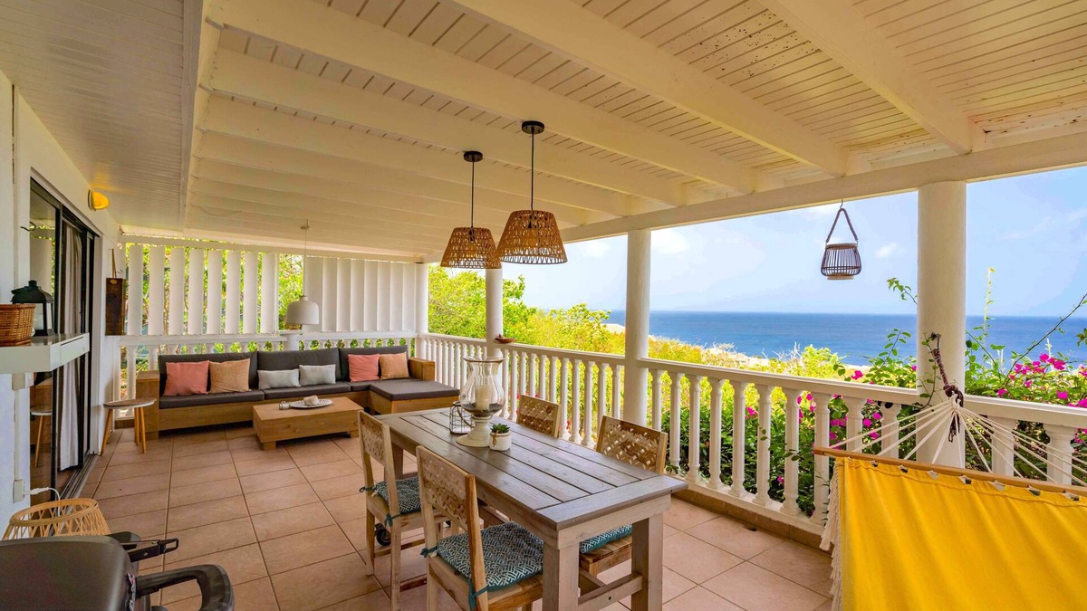 St. Marie House | Comfortable Coral Estate Villa with Ocean View