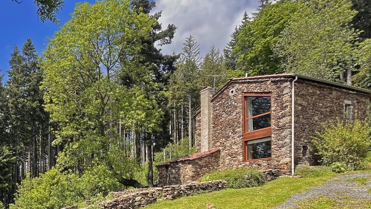 Rochetaillee Cottage | Comfortable cottage in Saint-Étienne, 2 bedrooms, terrace, pellet stove, near amenities