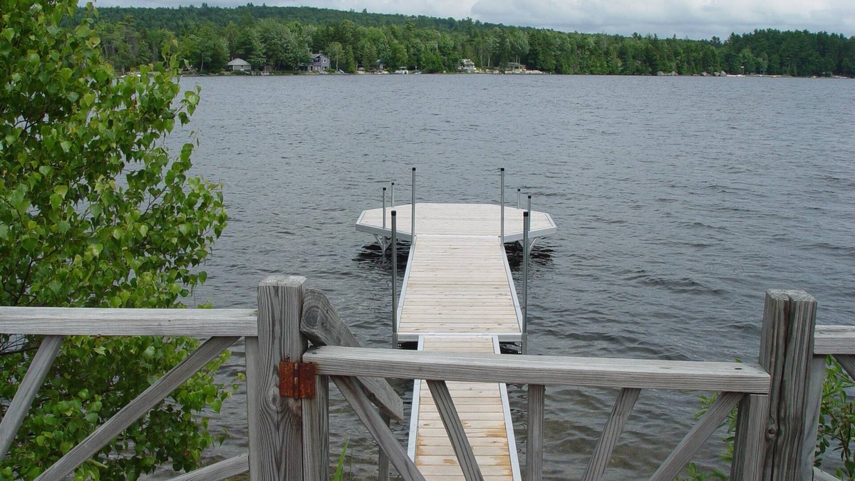 Franklin Cottage | Comfortable Cottage Located Directly On The Water With Large Wrap Around Deck