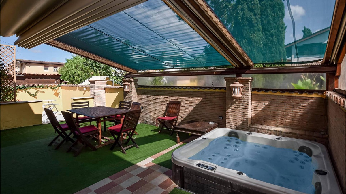 Ostia Antica House | Comfortable cottage with outdoor jacuzzi.