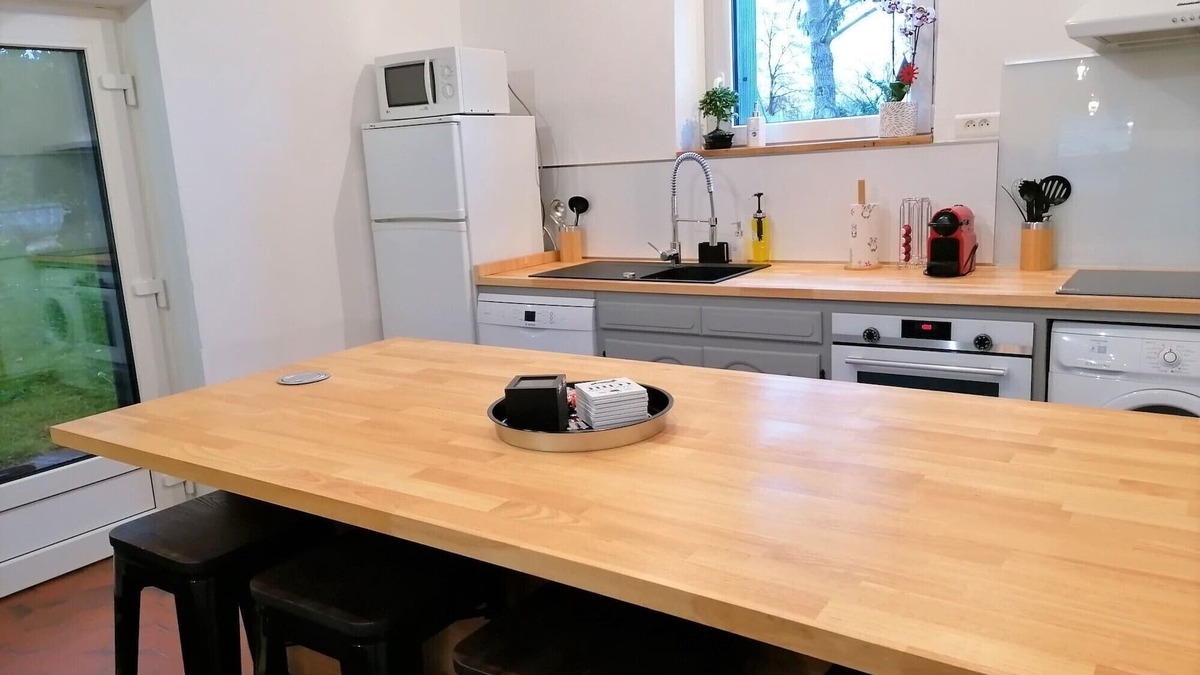 Donzenac House | Comfortable country house (linen/internet/air conditioning) 5 minutes from the A20 motorway