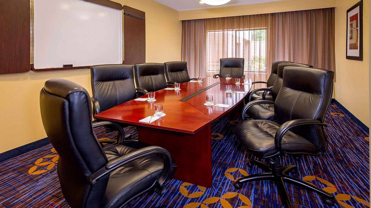 Durham Hotel | Comfortable Countryside Stay! 2 Convenient Units, Free Parking, Onsite Pool