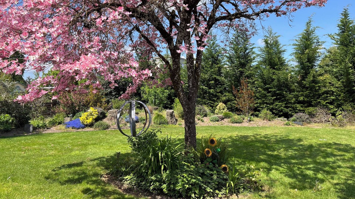 Central Oregon House | Comfortable cozy 3 bedroom 2 bath with WiFi, & AC centrally in beautiful Eugene