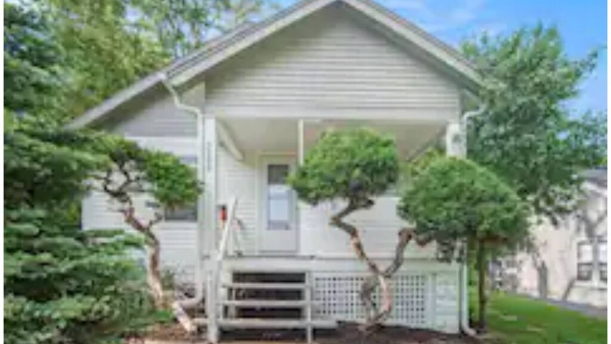 Aksarben - Elmwood Park House | Comfortable, Cozy, Bungalow