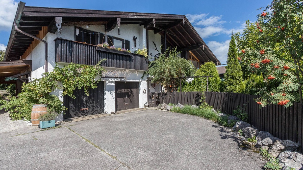 Bernau am Chiemsee Apartment | Comfortable and lovely one-room apartment with balcony, mountain view and Wi-Fi