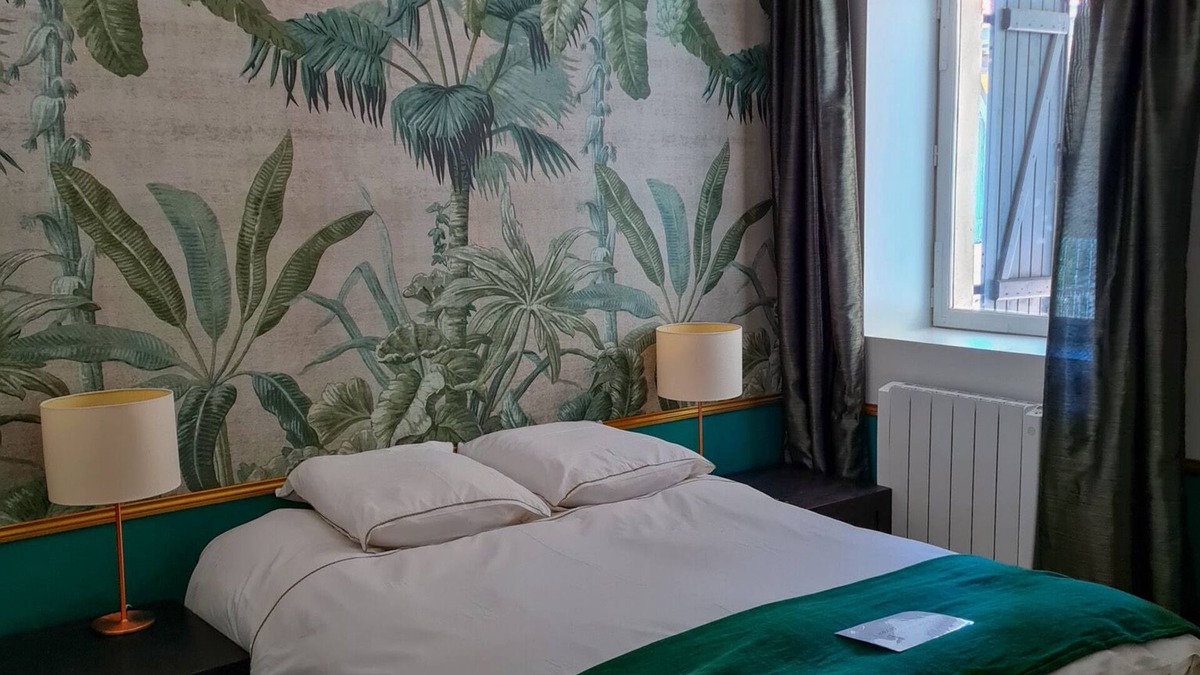 Saint-Priest House | Comfortable double room with terrace view in charming house