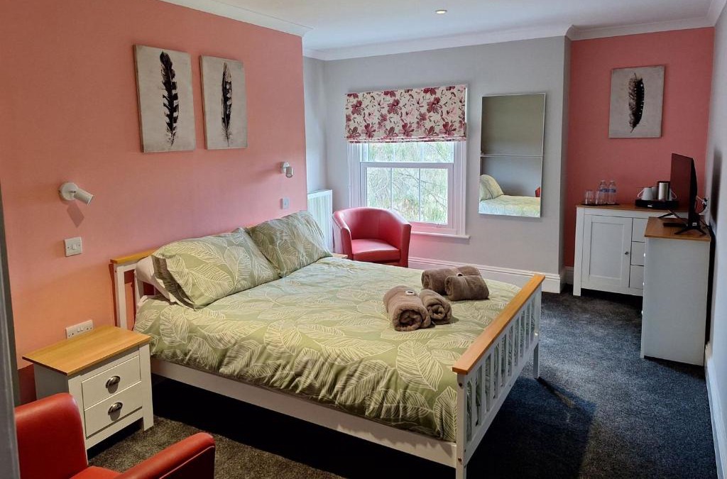 Cranleigh House | Comfortable Double Room with Bath