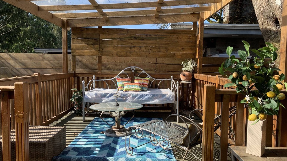 Maple Ridge House | Comfortable Downtown Maple Ridge Home sleeps 12 guests