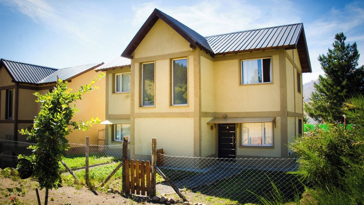 Esquel House | Comfortable duplex with garden, barbecure & parking