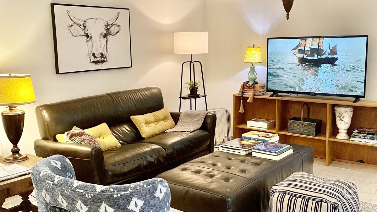 Glen Iris House | Comfortable English Cottage Near UAB - with Fire Pit