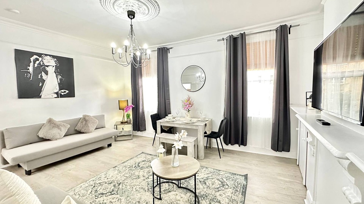 Askew Apartment | Comfortable Family Apartment Near Central London