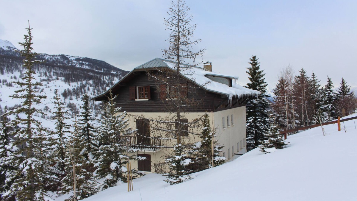 Vars Ski Chalet | Comfortable family cottage in Vars: stunning views, quiet