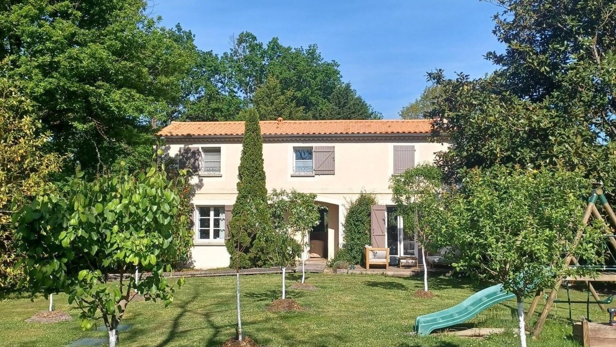 Blanquefort Villa | Comfortable Family Home With Heated Pool at the Gates of Bordeaux