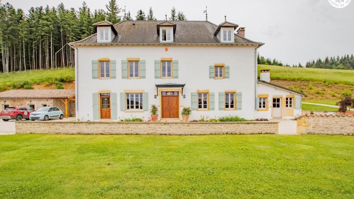 Chauffailles House | Comfortable family estate in the countryside with jacuzzi, 15 people maximum.