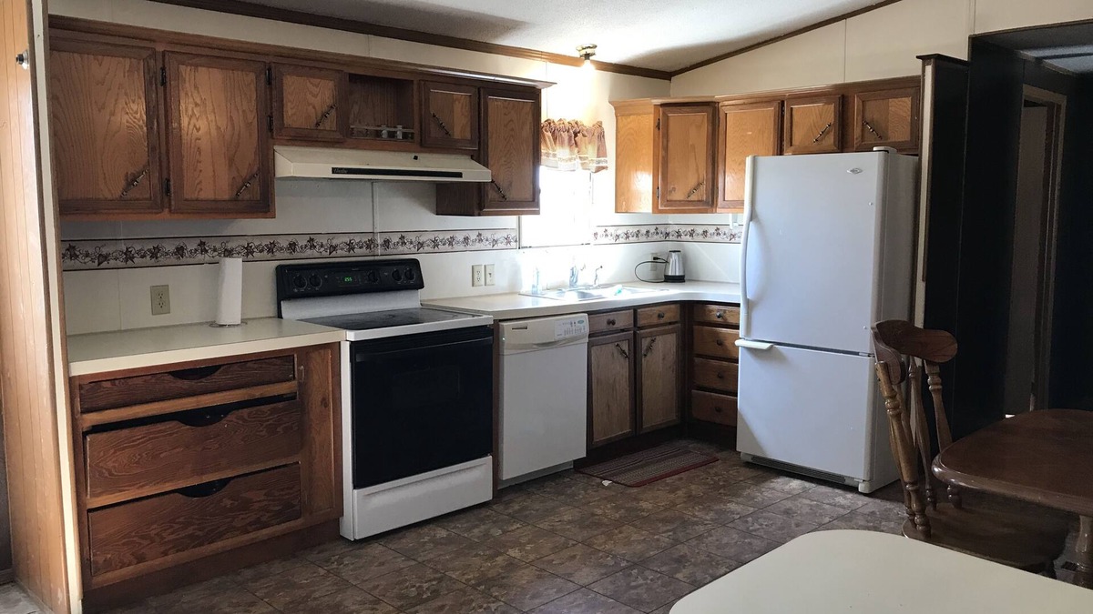 Woonsocket House | Comfortable Family Hunting Lodge