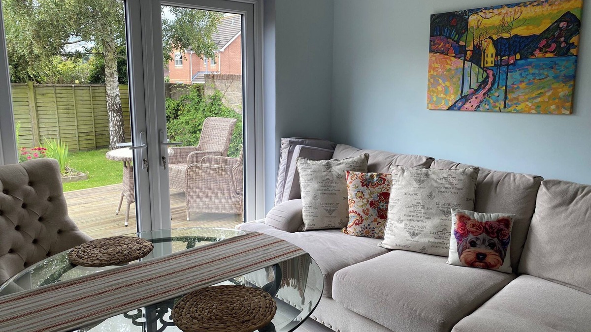 Street House | Comfortable Family Home Adjacent to Millfield School and Near Clarks Village