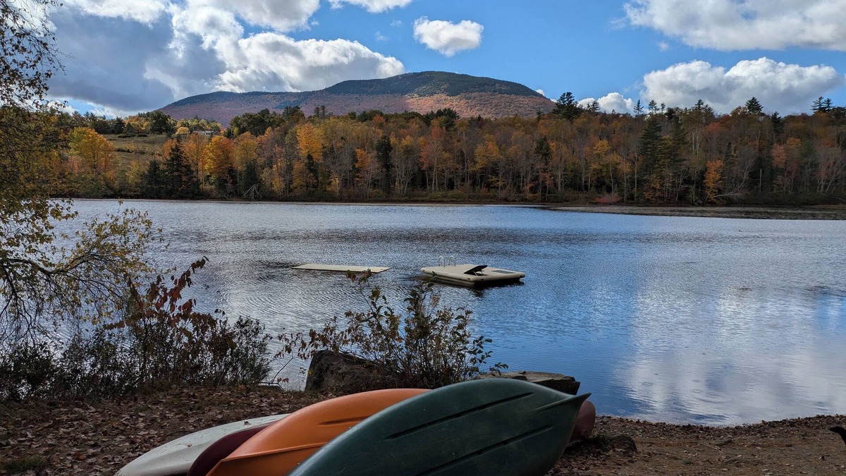 Lyme Center House | Comfortable family lake house with tennis court and private beach