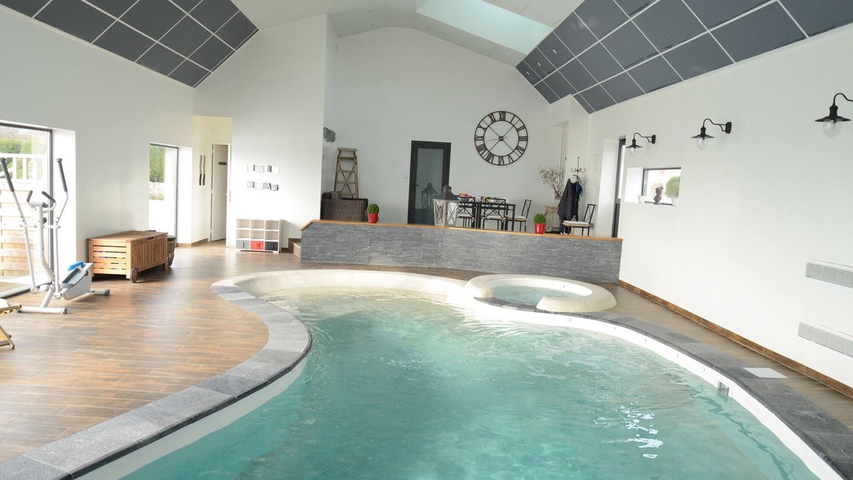 Banogne-Recouvrance Cottage | Comfortable cottage with access to indoor heated pool + jacuzzi