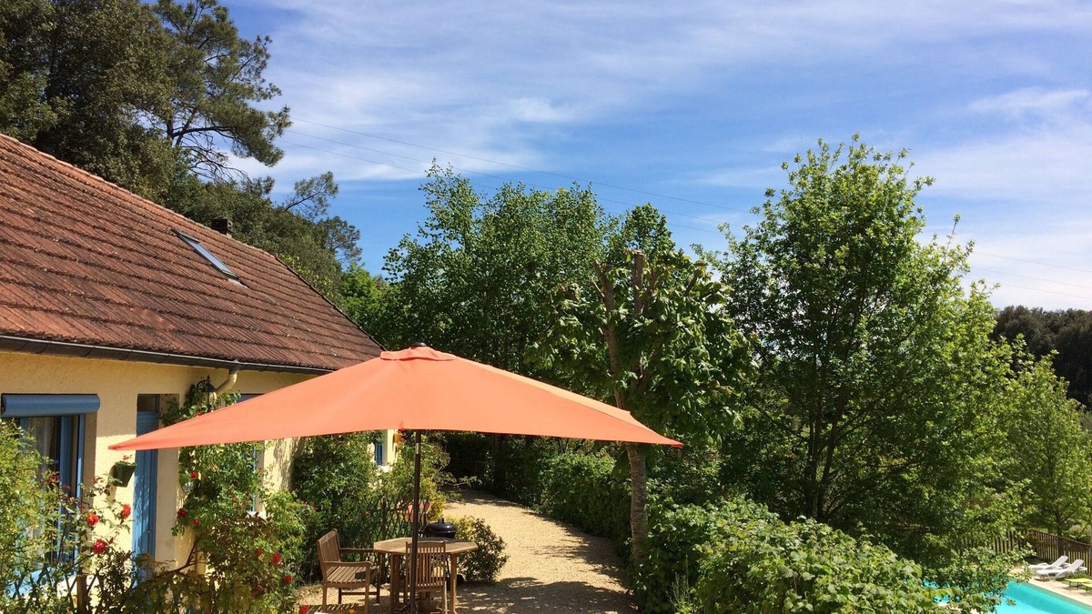 Calviac-en-Perigord Cottage | Comfortable cottage in a wooded area by the pool near Sarlat